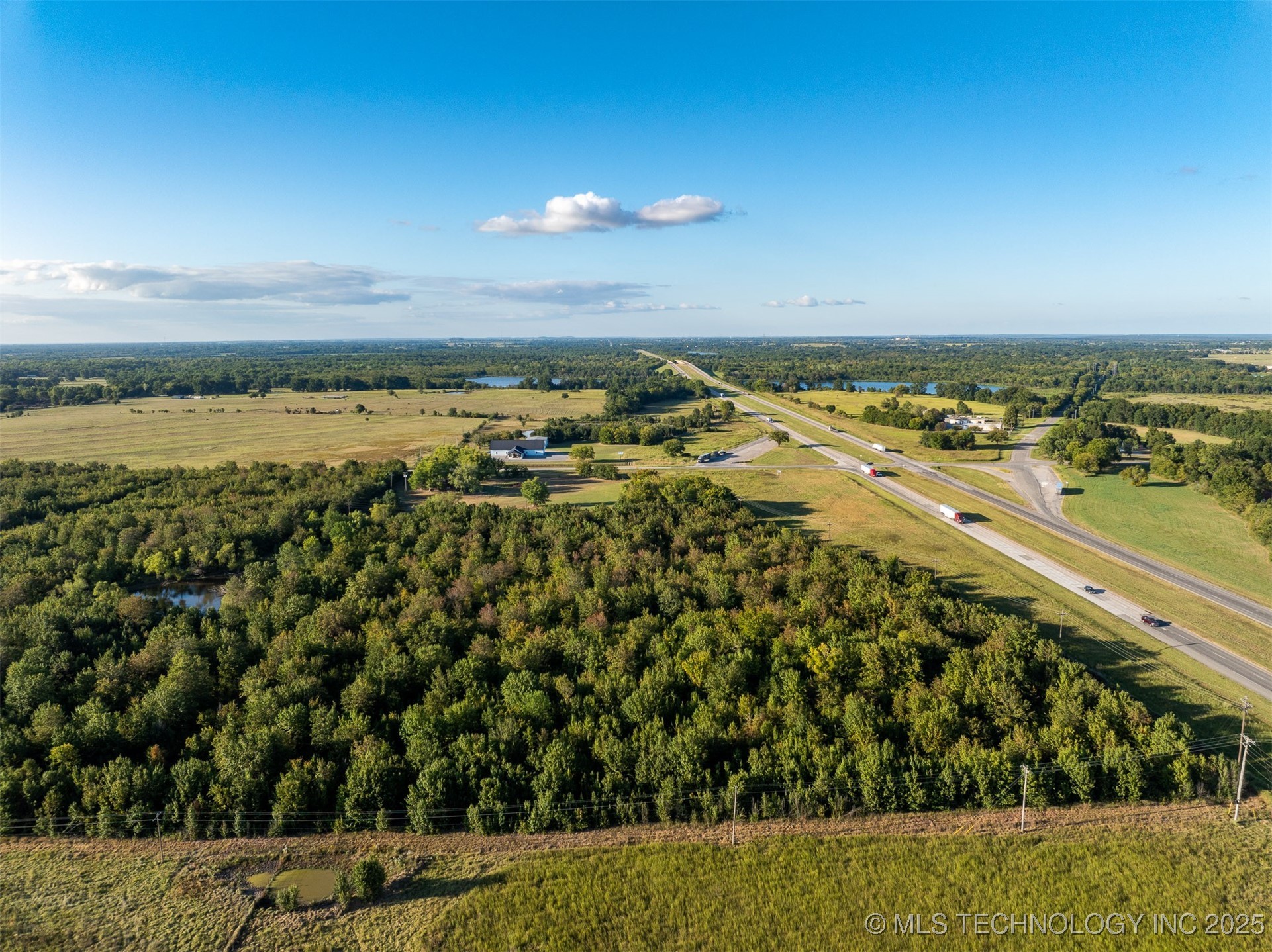 7 W 90th Street N Property Photo 26