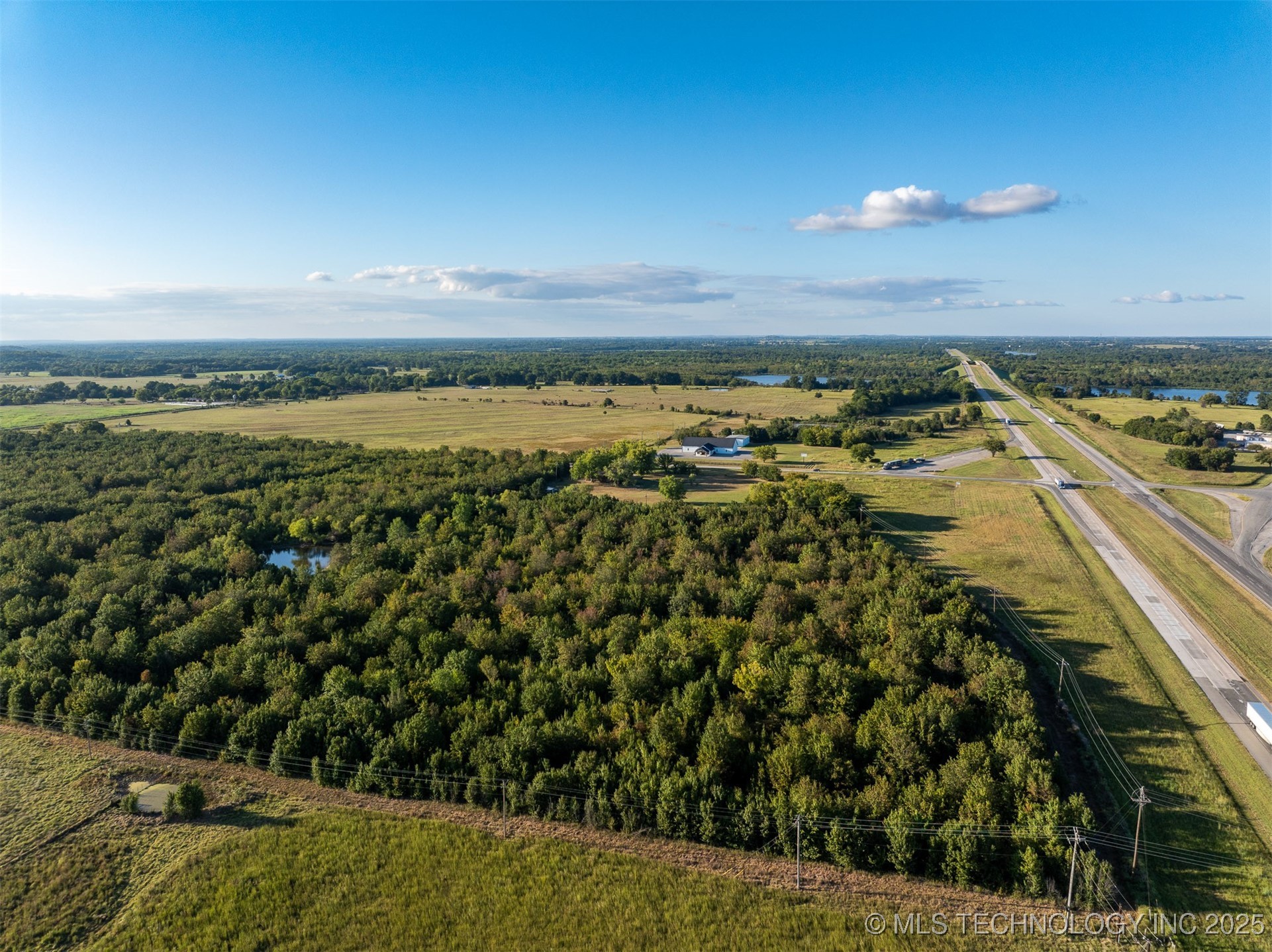 7 W 90th Street N Property Photo 27