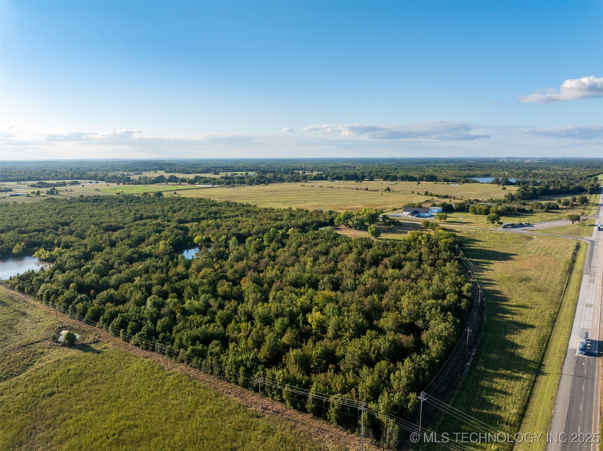 7 W 90th Street N Property Photo 28