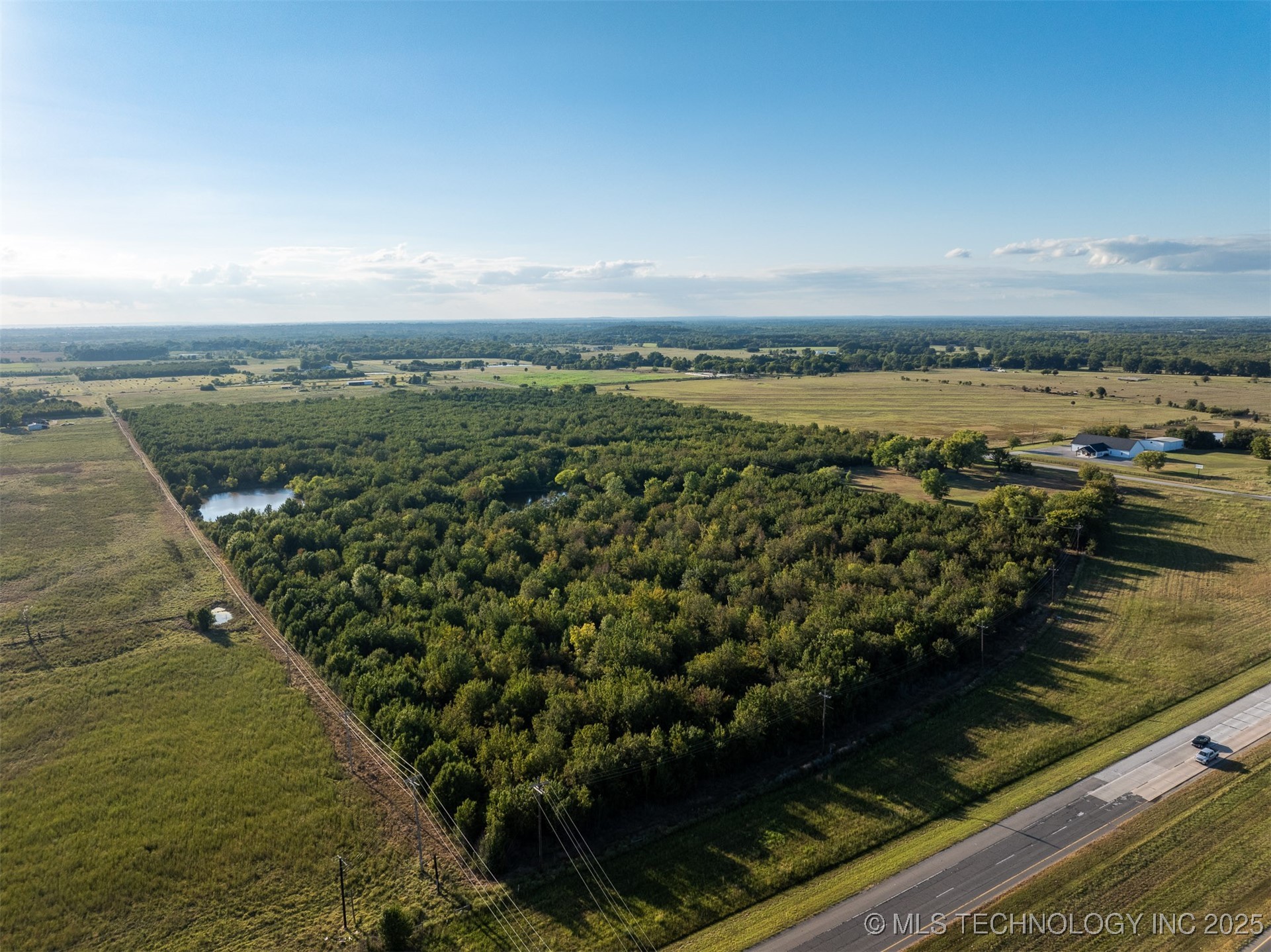 7 W 90th Street N Property Photo 29