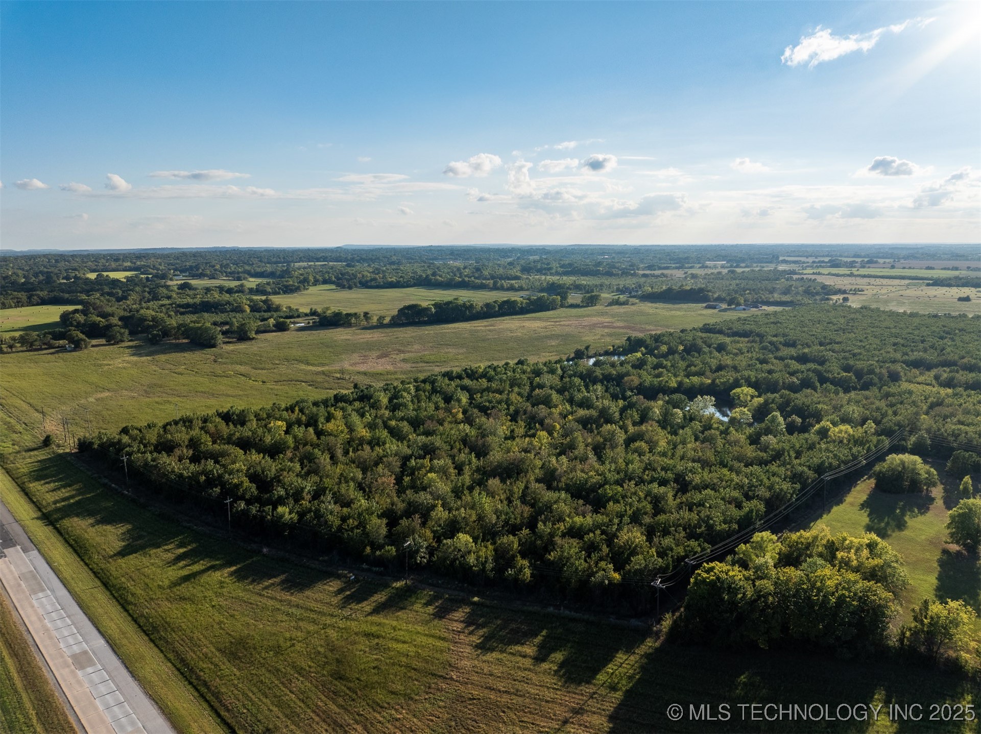 7 W 90th Street N Property Photo 31