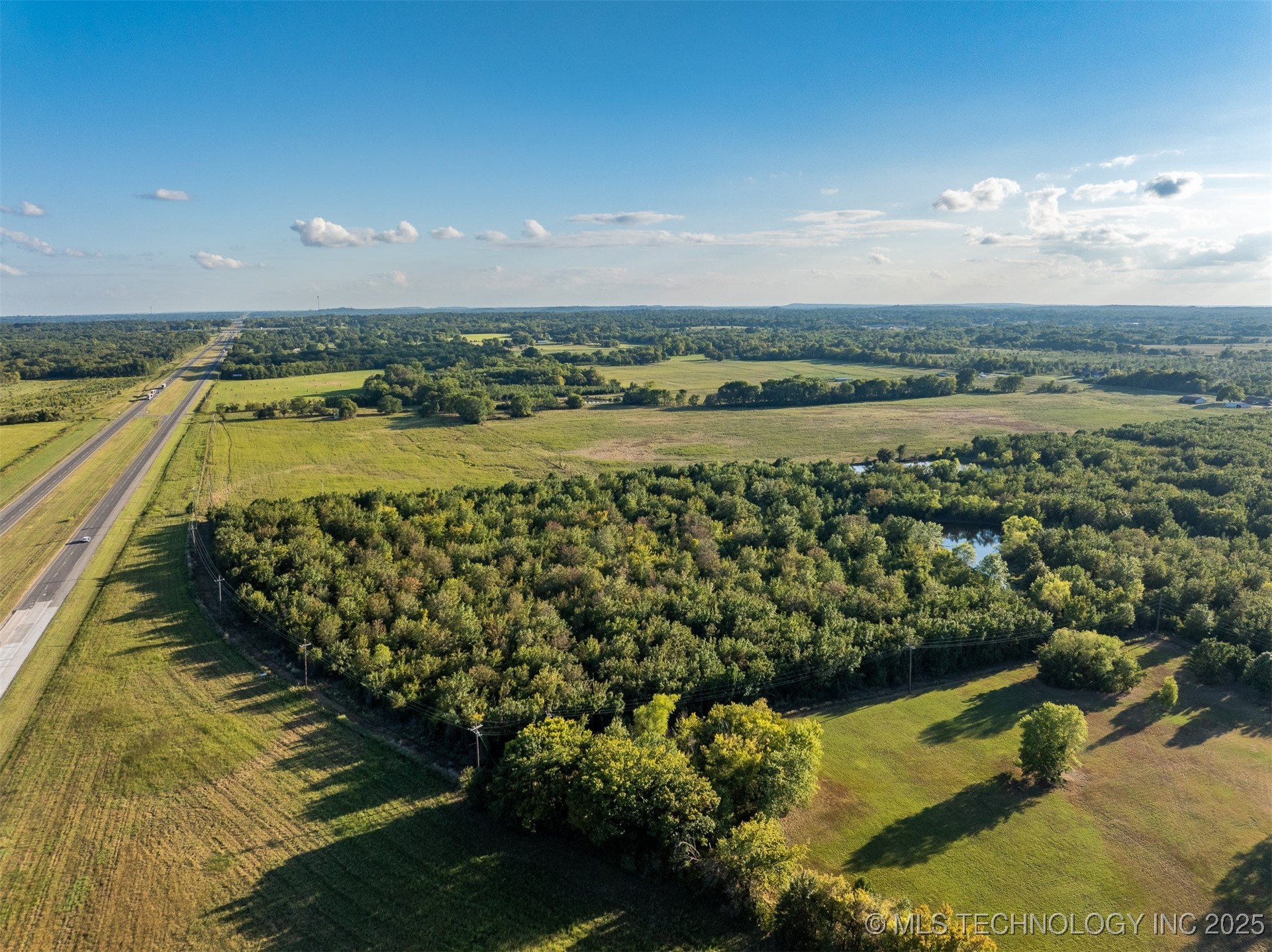 7 W 90th Street N Property Photo 32