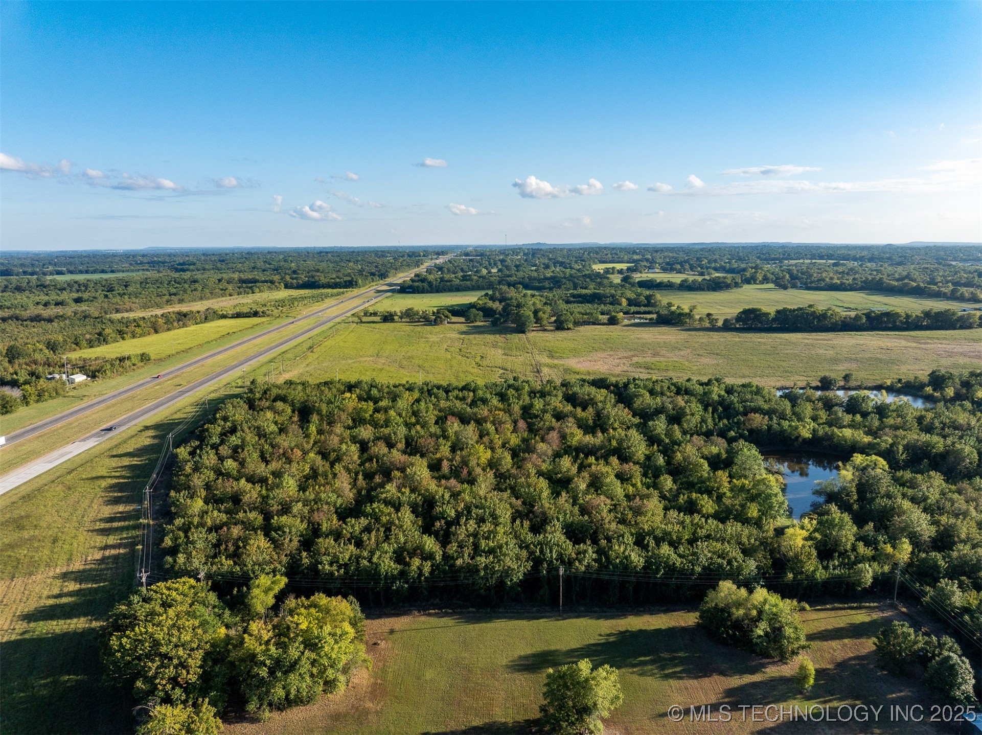 7 W 90th Street N Property Photo 33