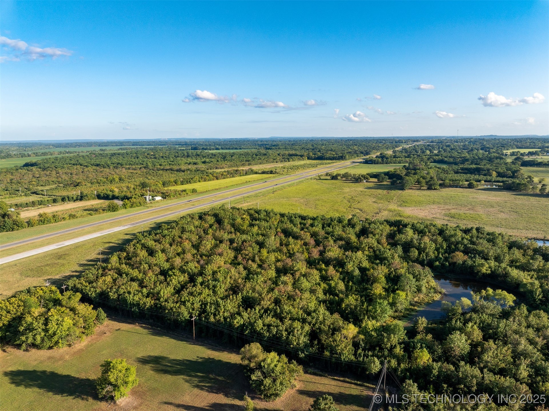 7 W 90th Street N Property Photo 34