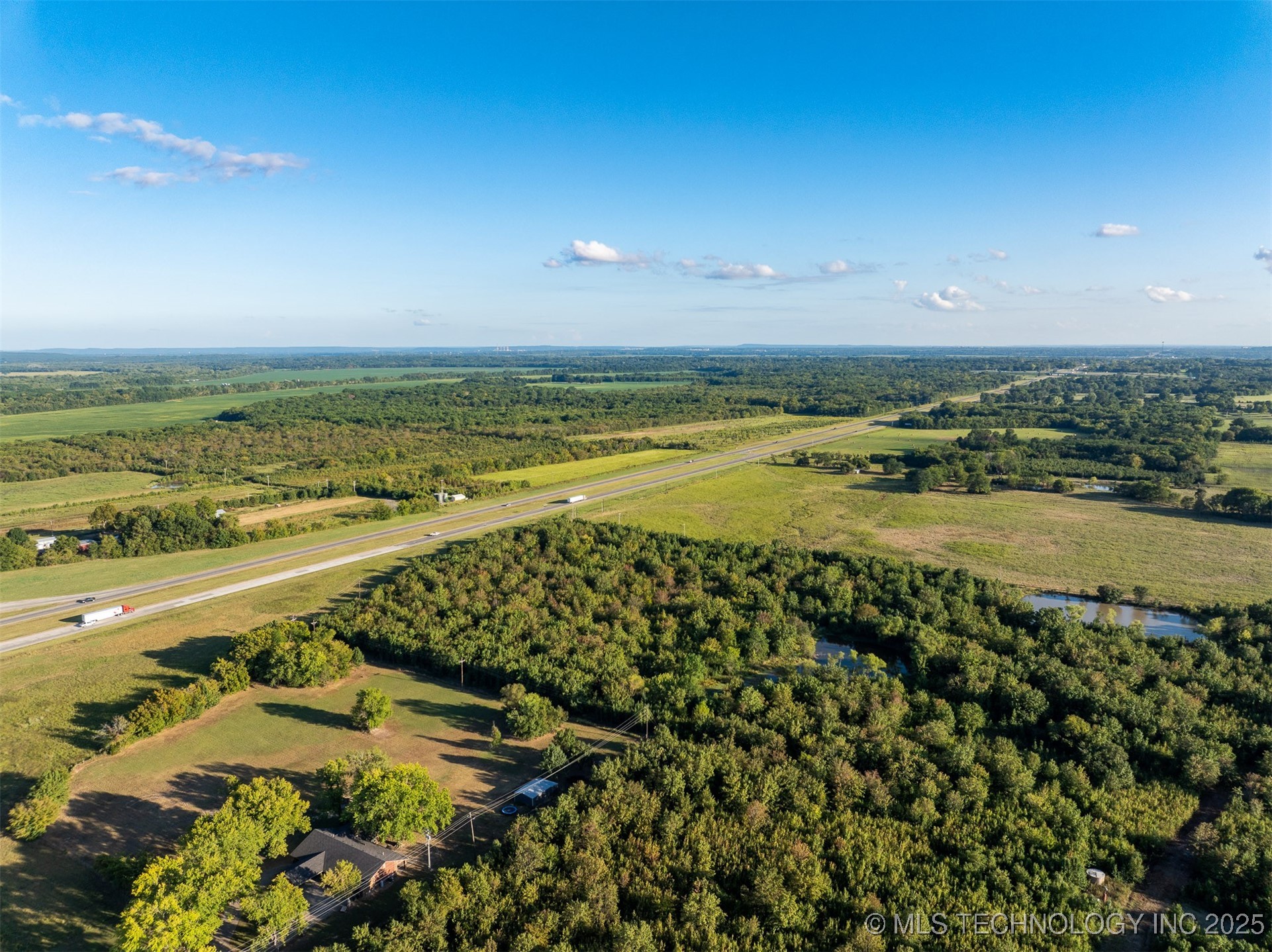 7 W 90th Street N Property Photo 35