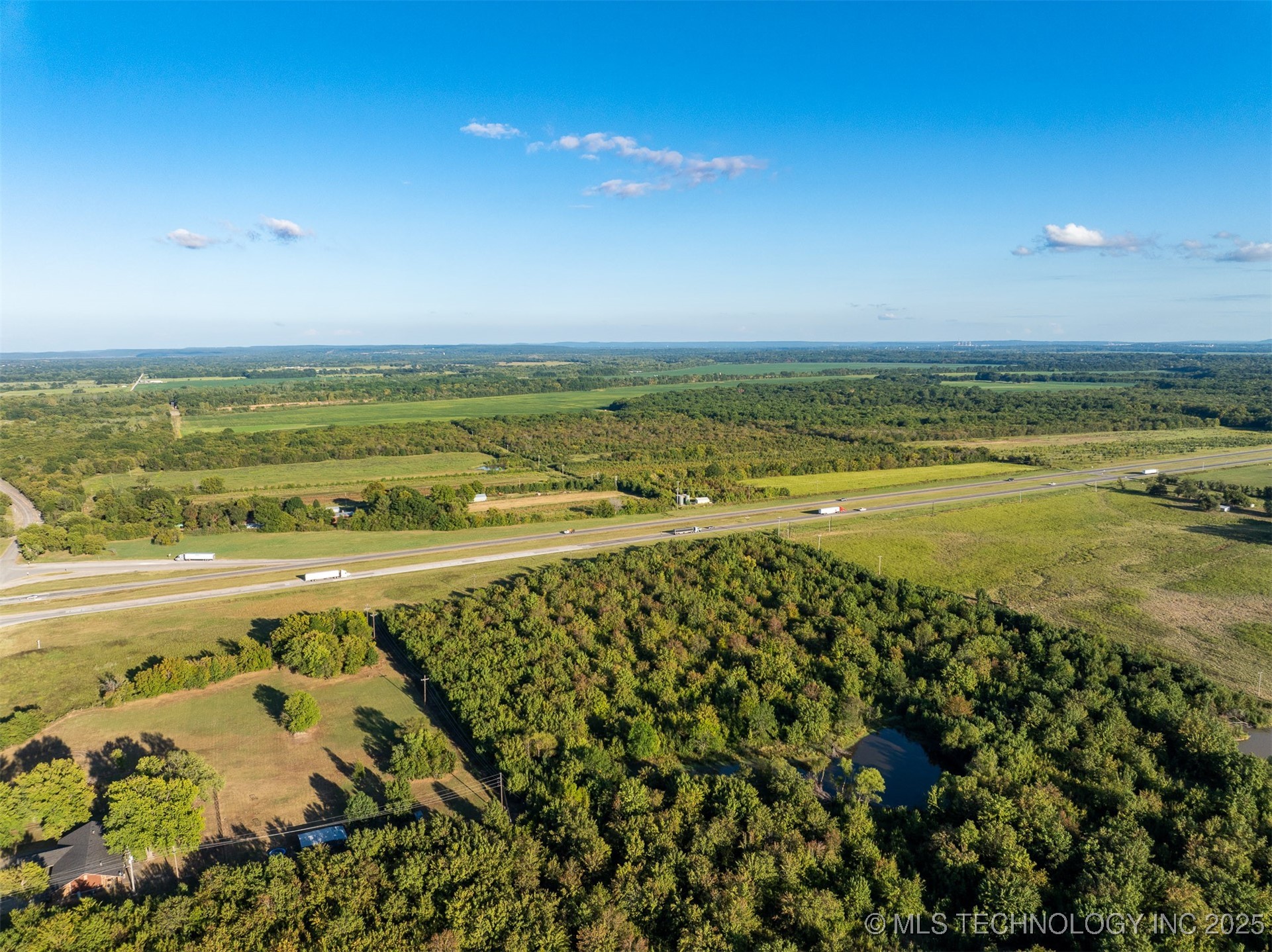 7 W 90th Street N Property Photo 36