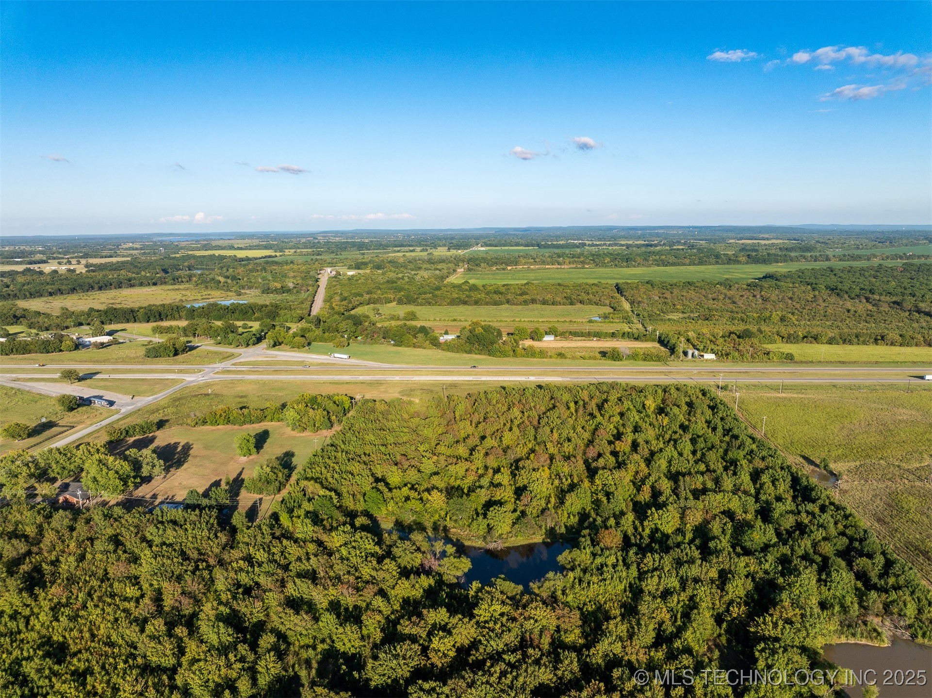 7 W 90th Street N Property Photo 37