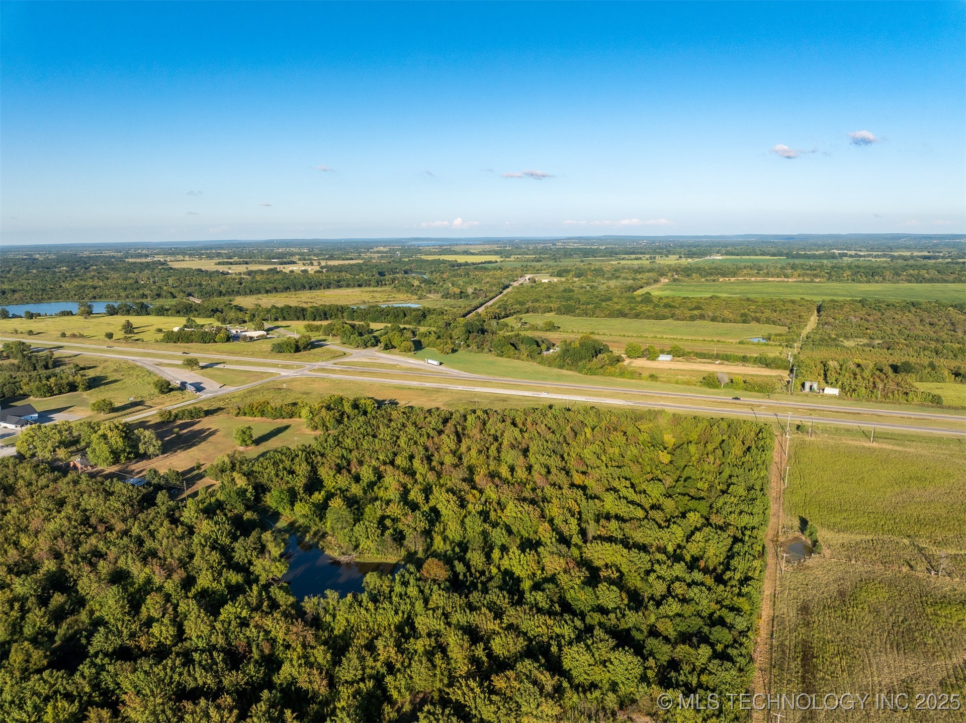 7 W 90th Street N Property Photo 38