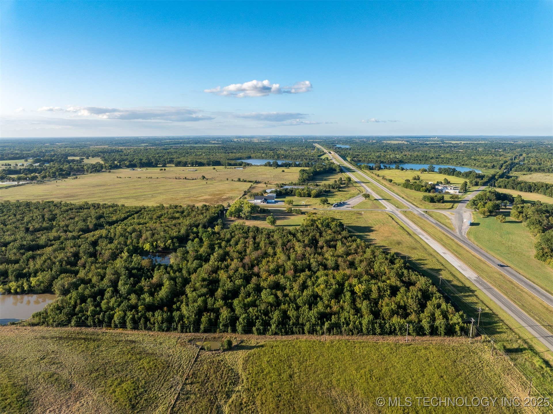 7 W 90th Street N Property Photo 41