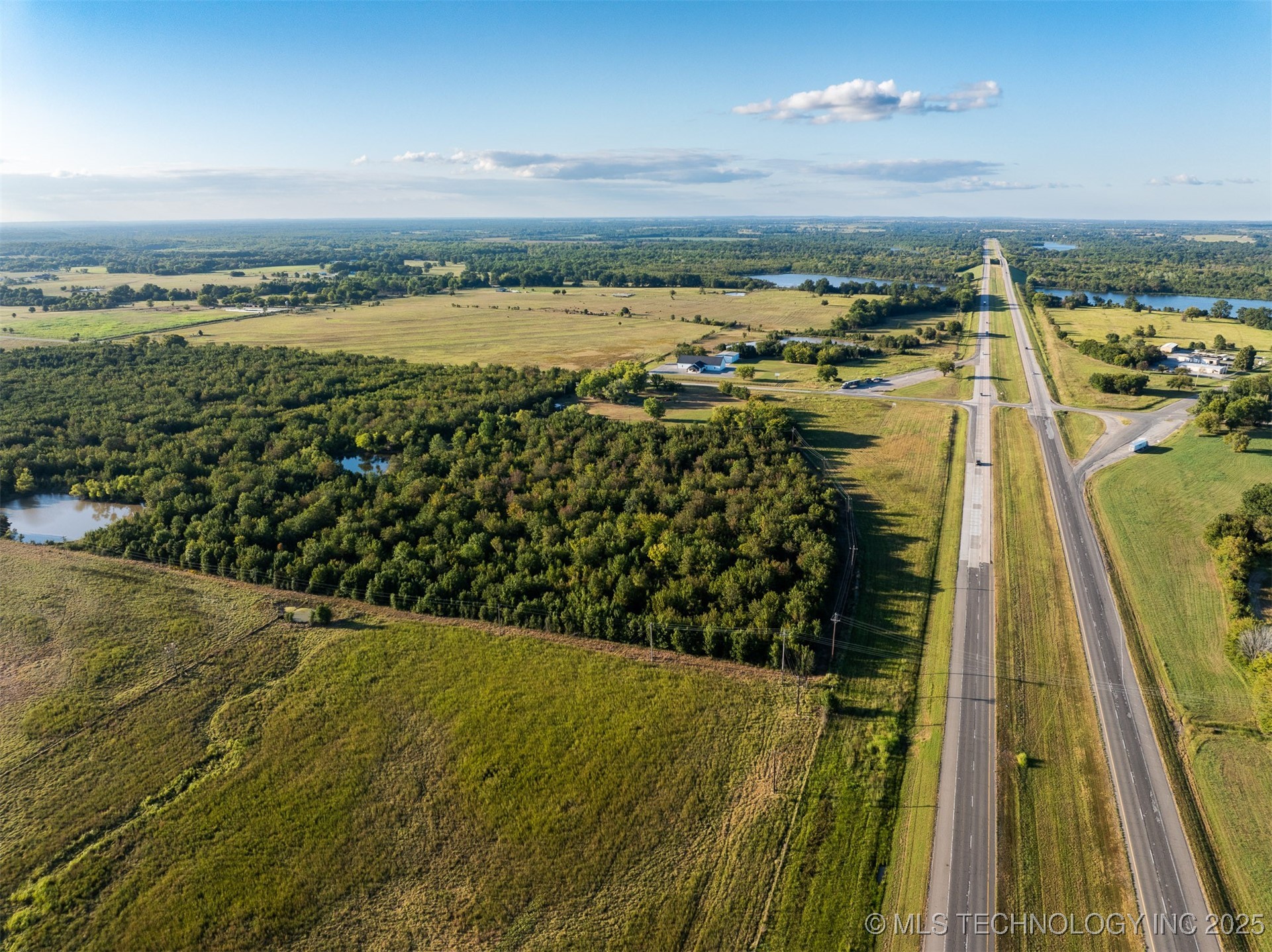 7 W 90th Street N Property Photo 42