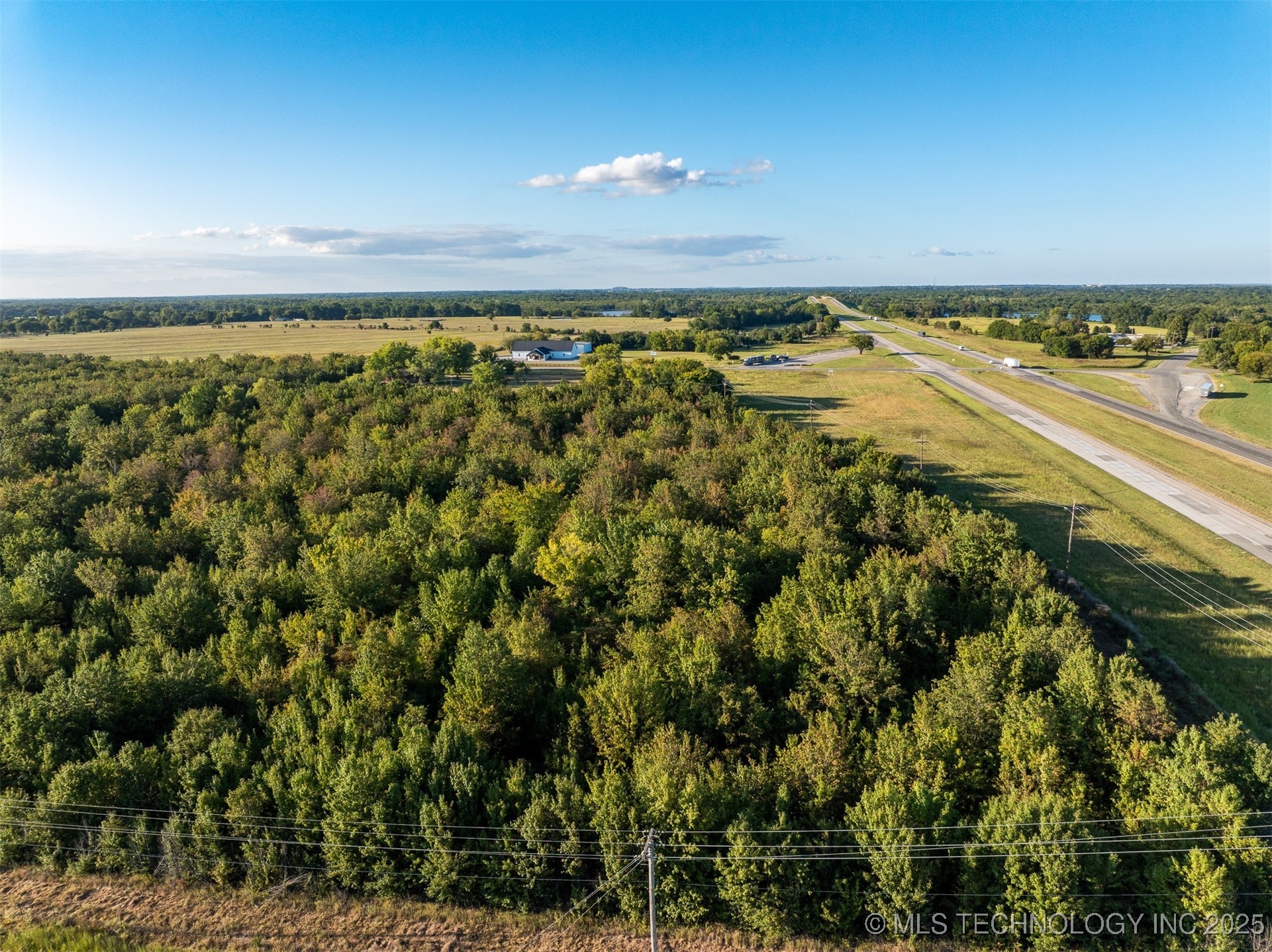 7 W 90th Street N Property Photo 43