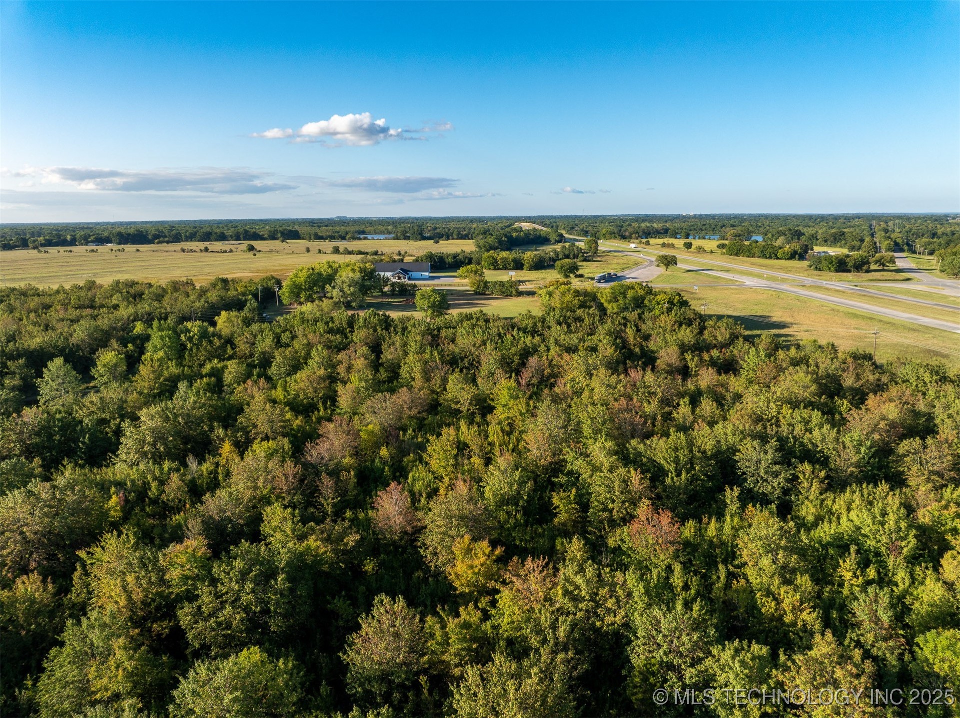 7 W 90th Street N Property Photo 44