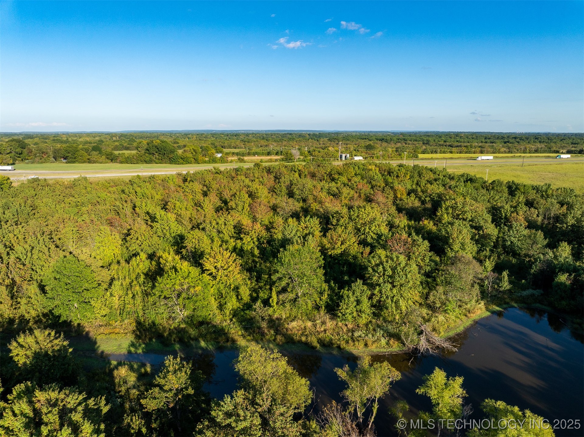 7 W 90th Street N Property Photo 47