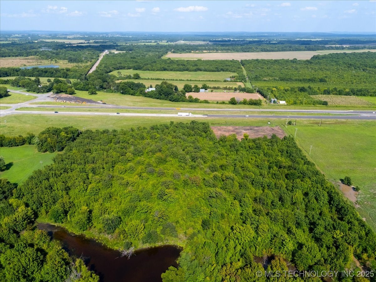 7 W 90th Street N Property Photo 52