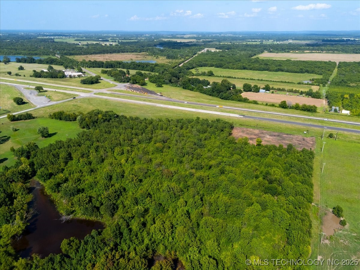 7 W 90th Street N Property Photo 53