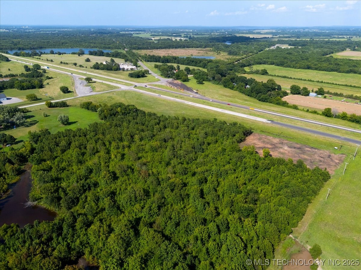 7 W 90th Street N Property Photo 54