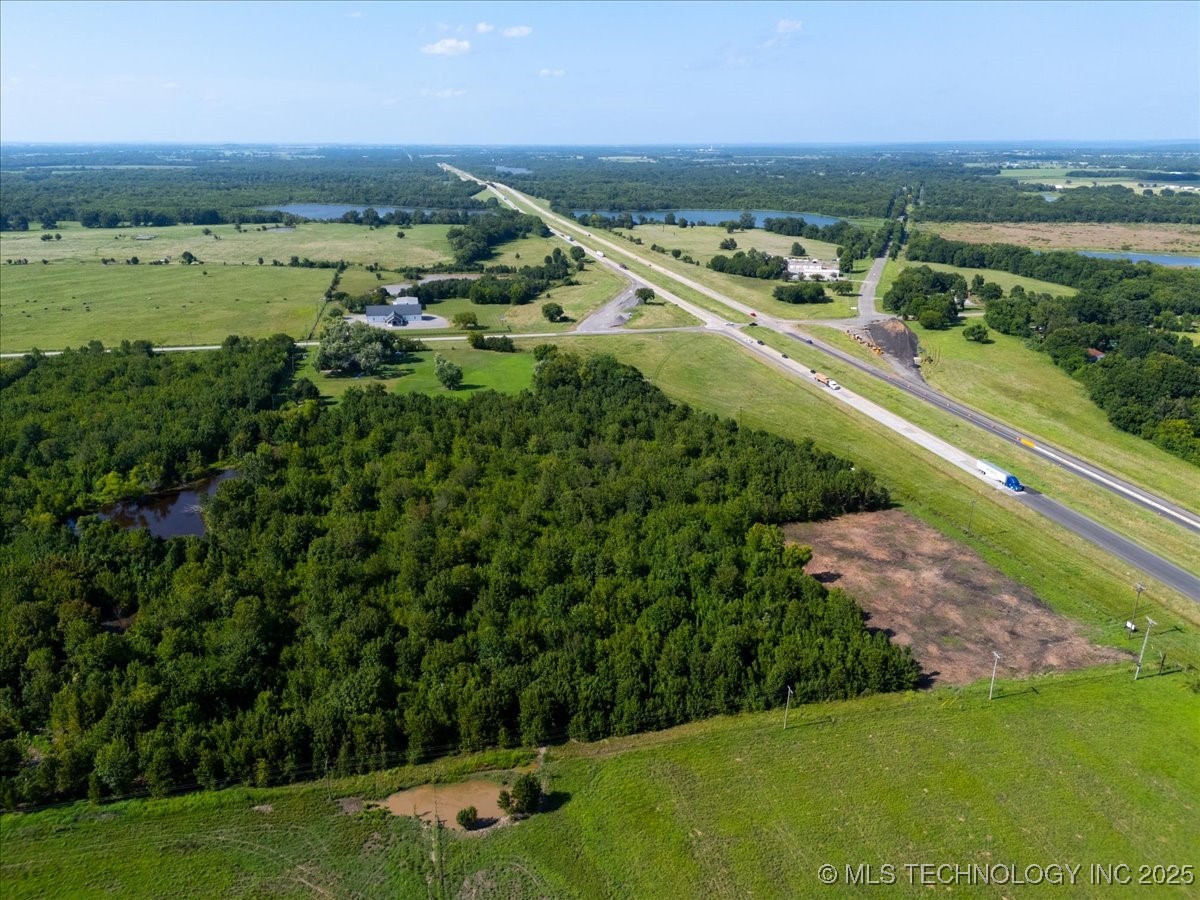 7 W 90th Street N Property Photo 55