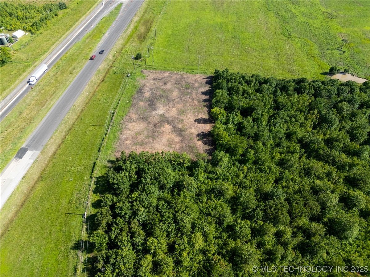 7 W 90th Street N Property Photo 57