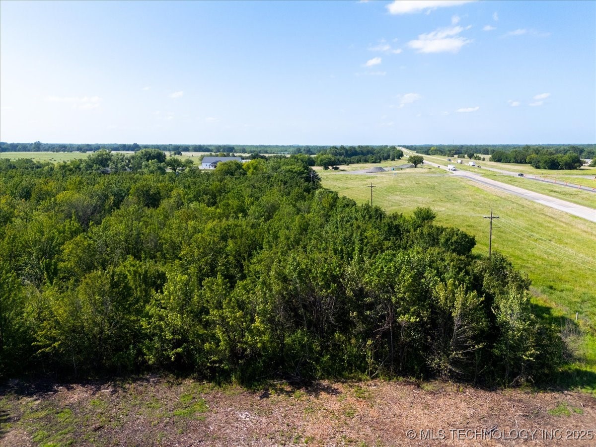 7 W 90th Street N Property Photo 62