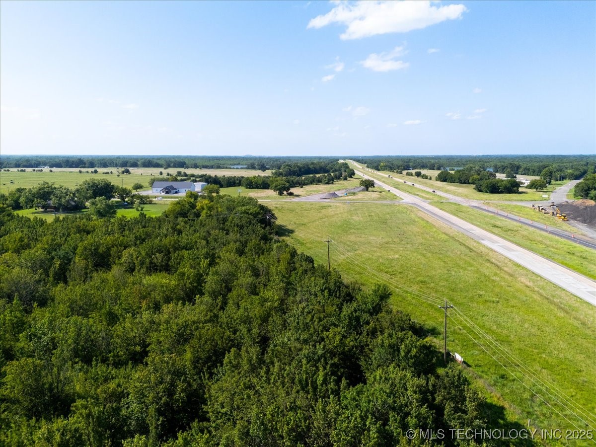 7 W 90th Street N Property Photo 65