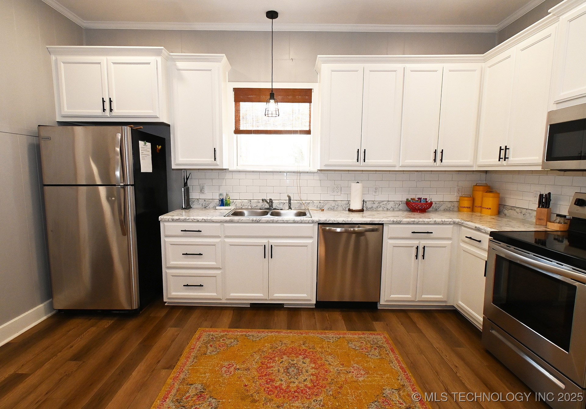 812 N Main Street Property Photo 8