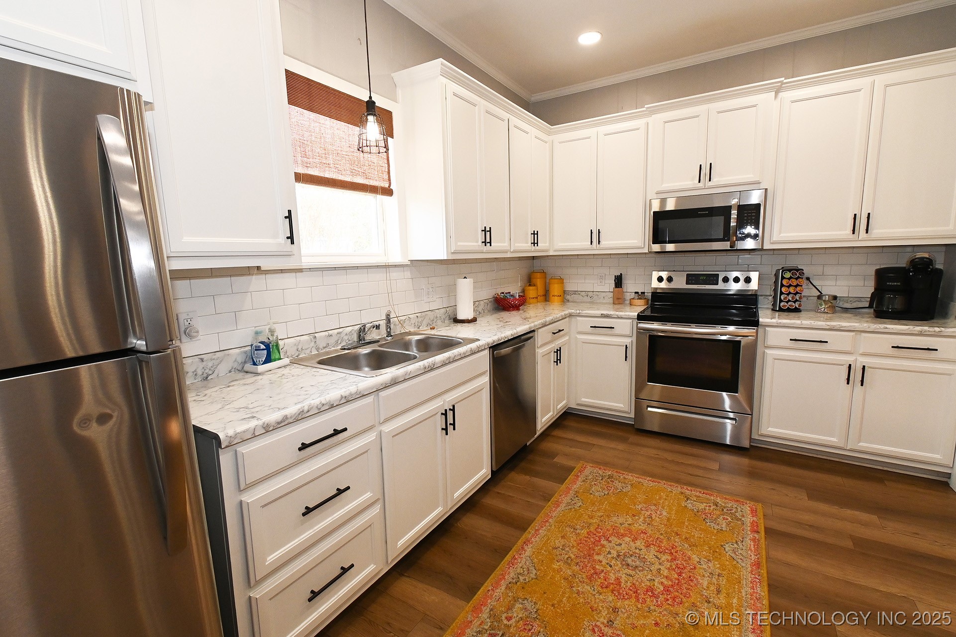 812 N Main Street Property Photo 9