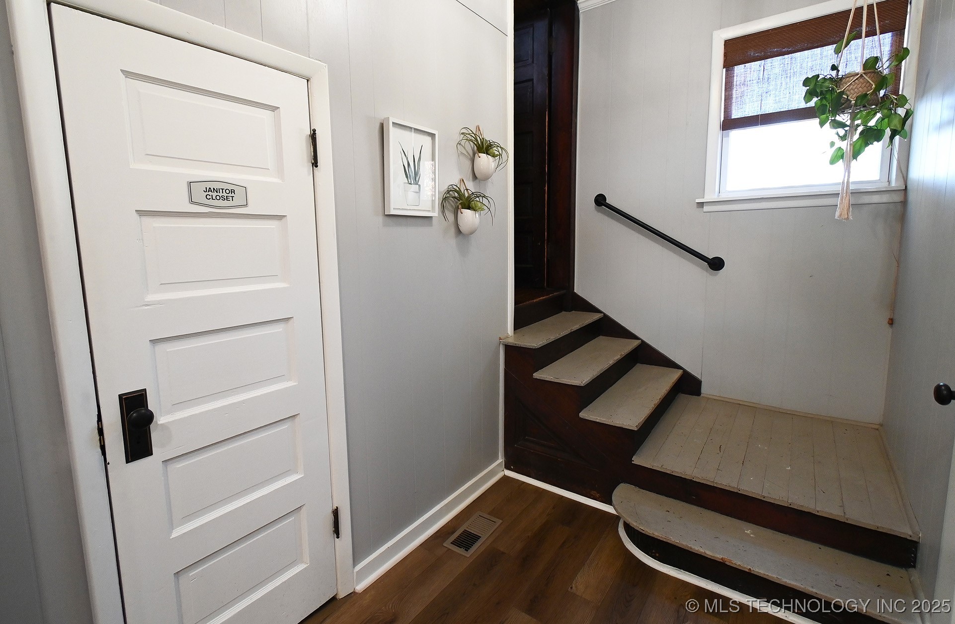 812 N Main Street Property Photo 17