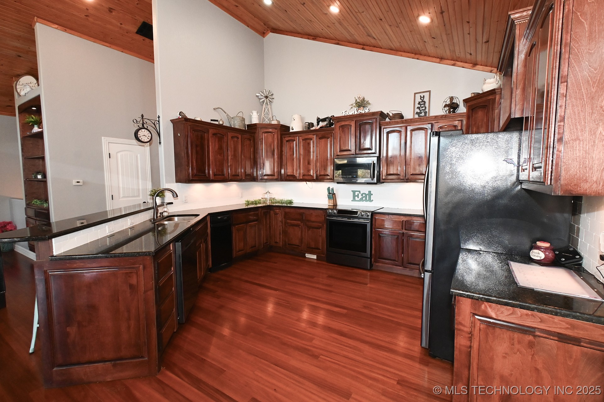 21800 W 863 Property Photo 17