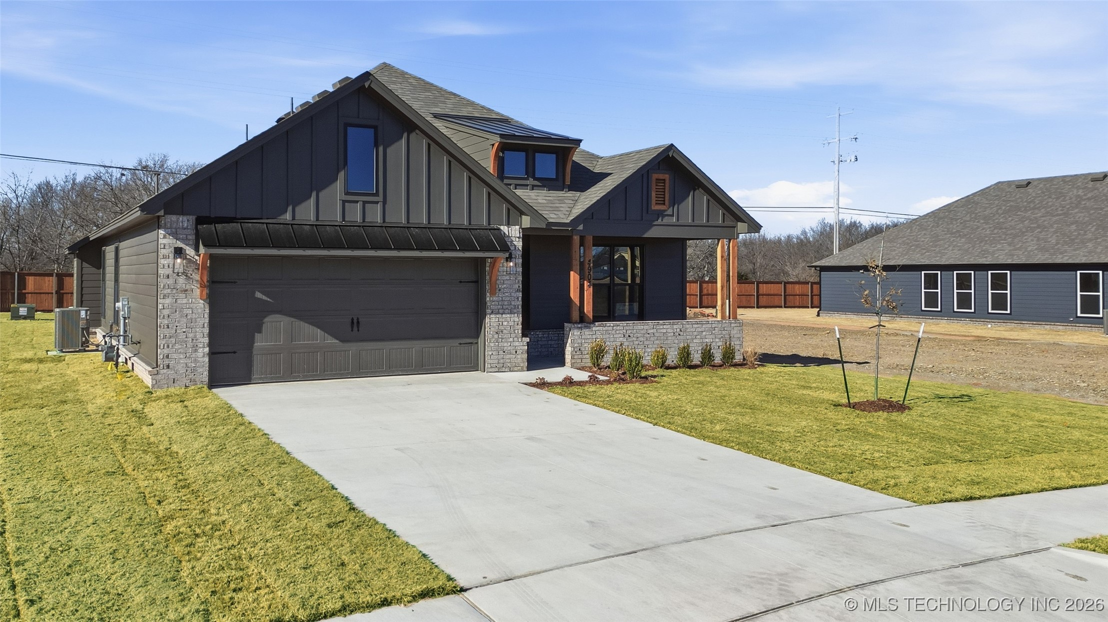 4904 N Walnut Avenue Property Photo 2