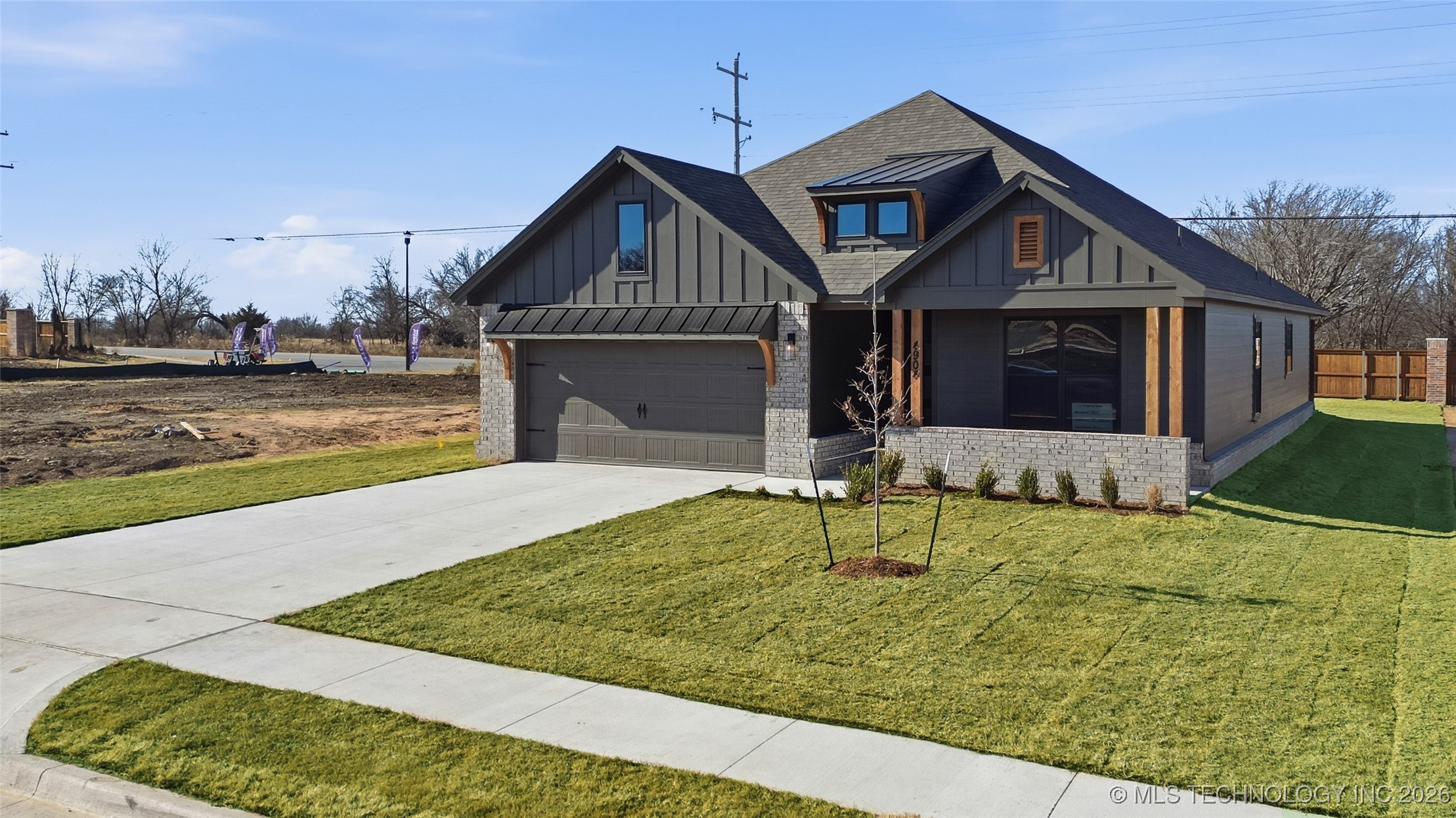 4904 N Walnut Avenue Property Photo 3