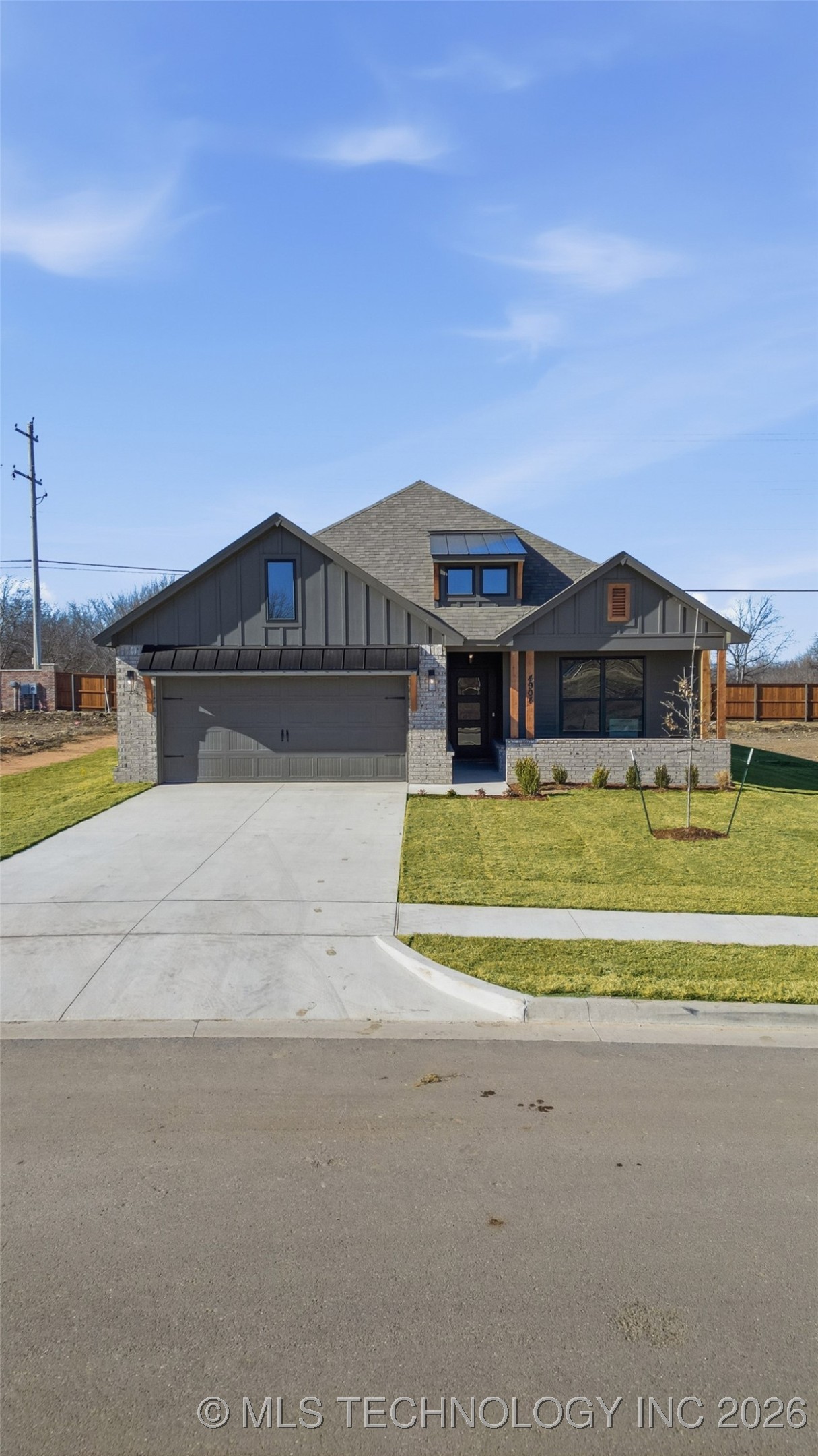 4904 N Walnut Avenue Property Photo 4