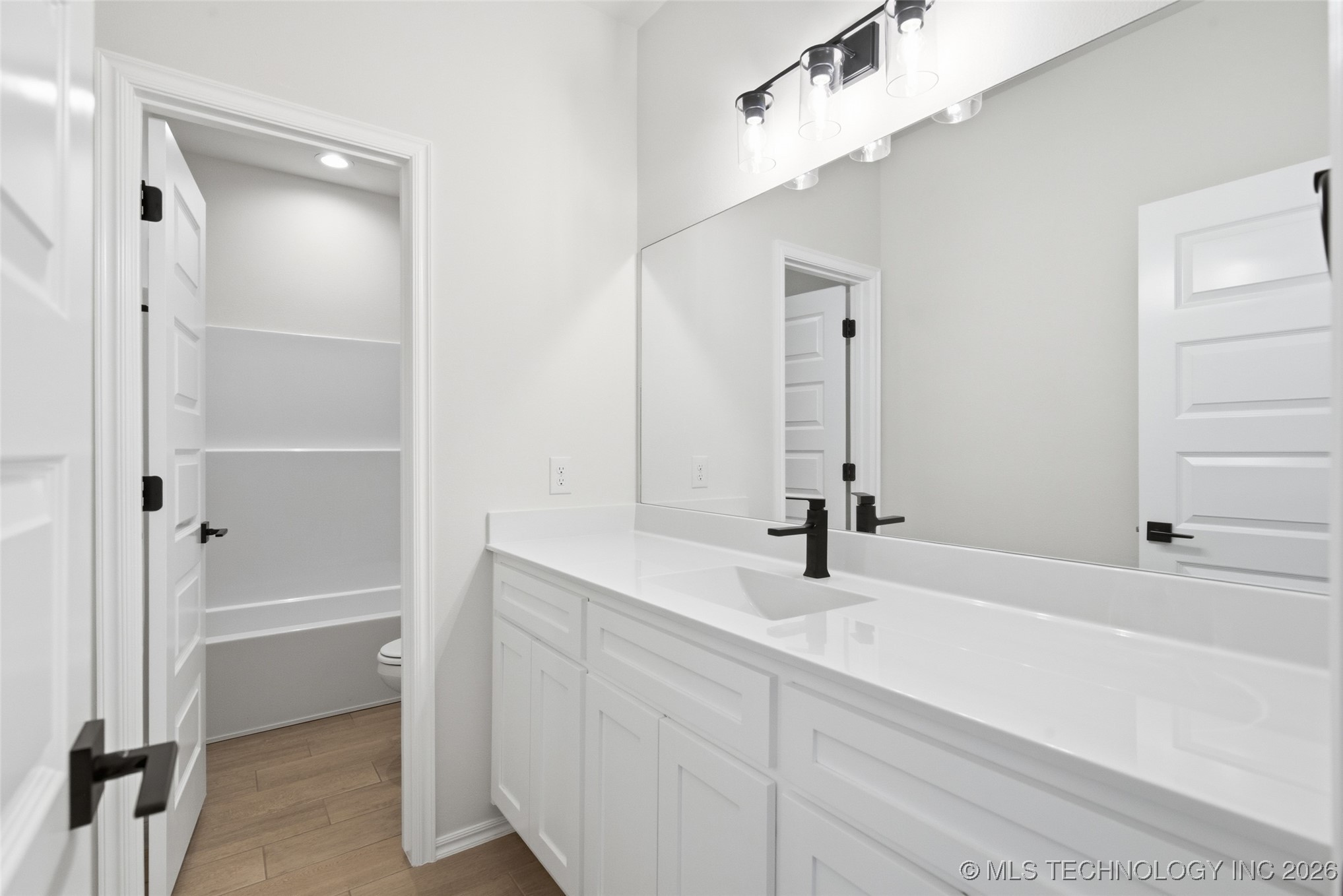 4904 N Walnut Avenue Property Photo 8