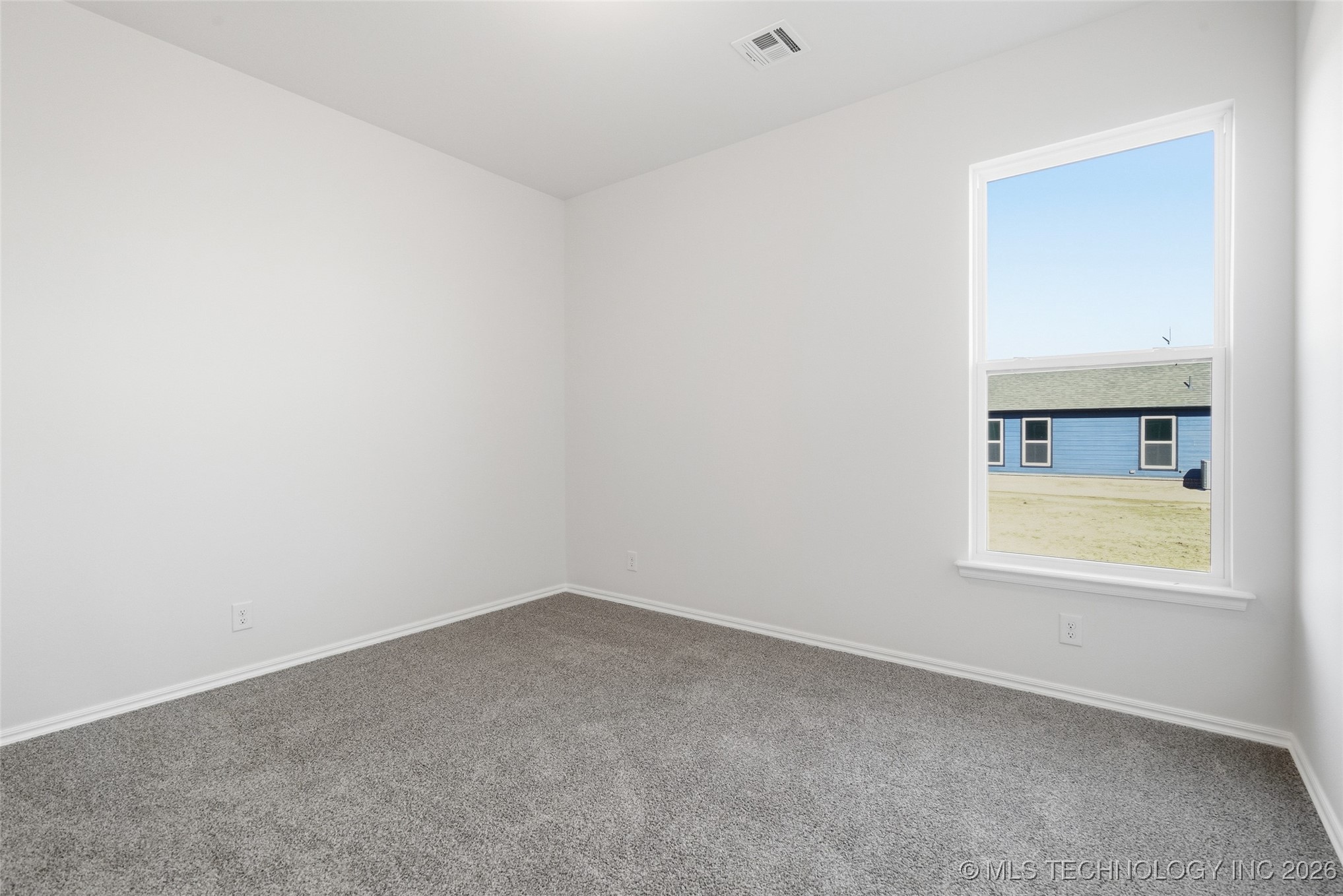 4904 N Walnut Avenue Property Photo 9