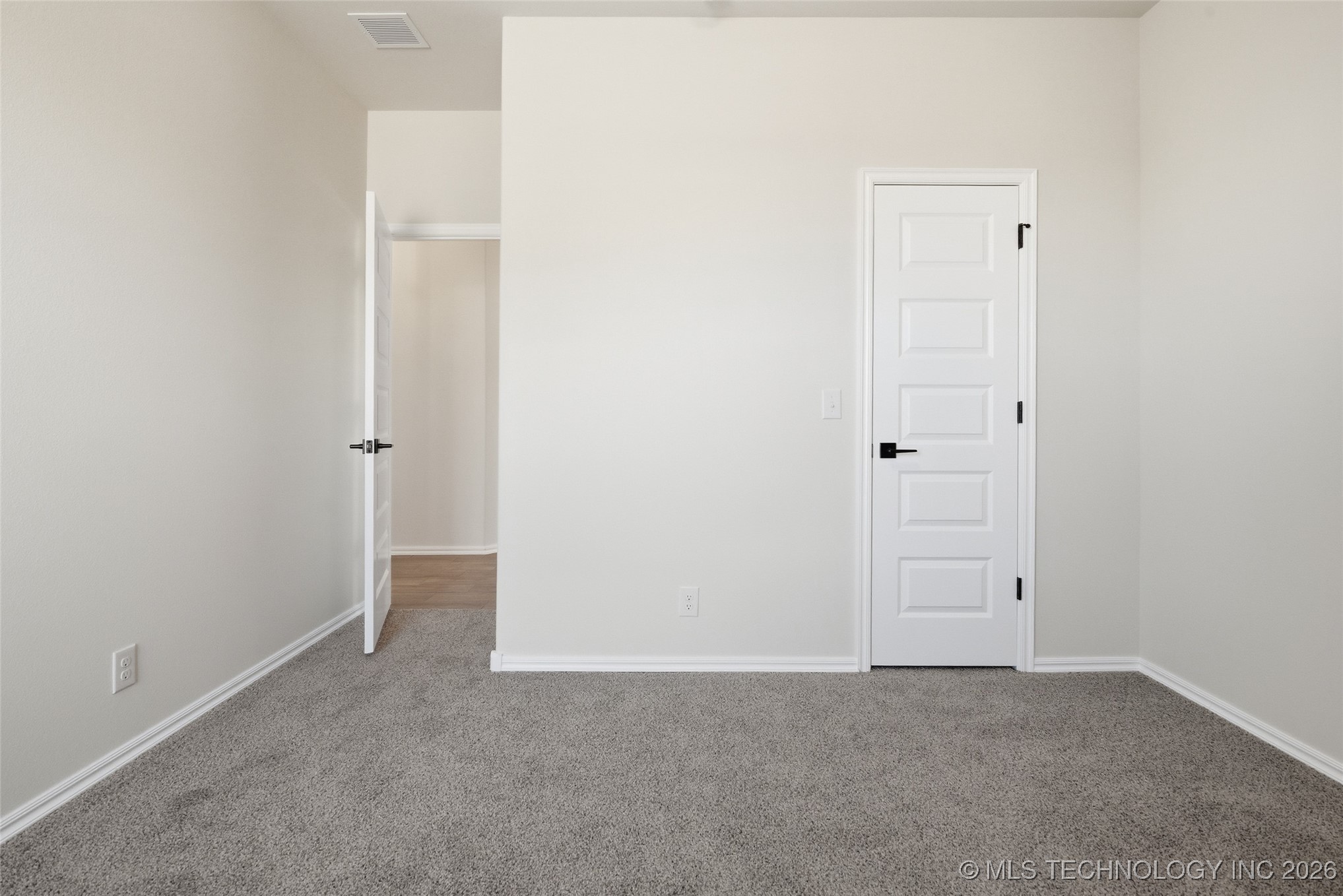 4904 N Walnut Avenue Property Photo 10