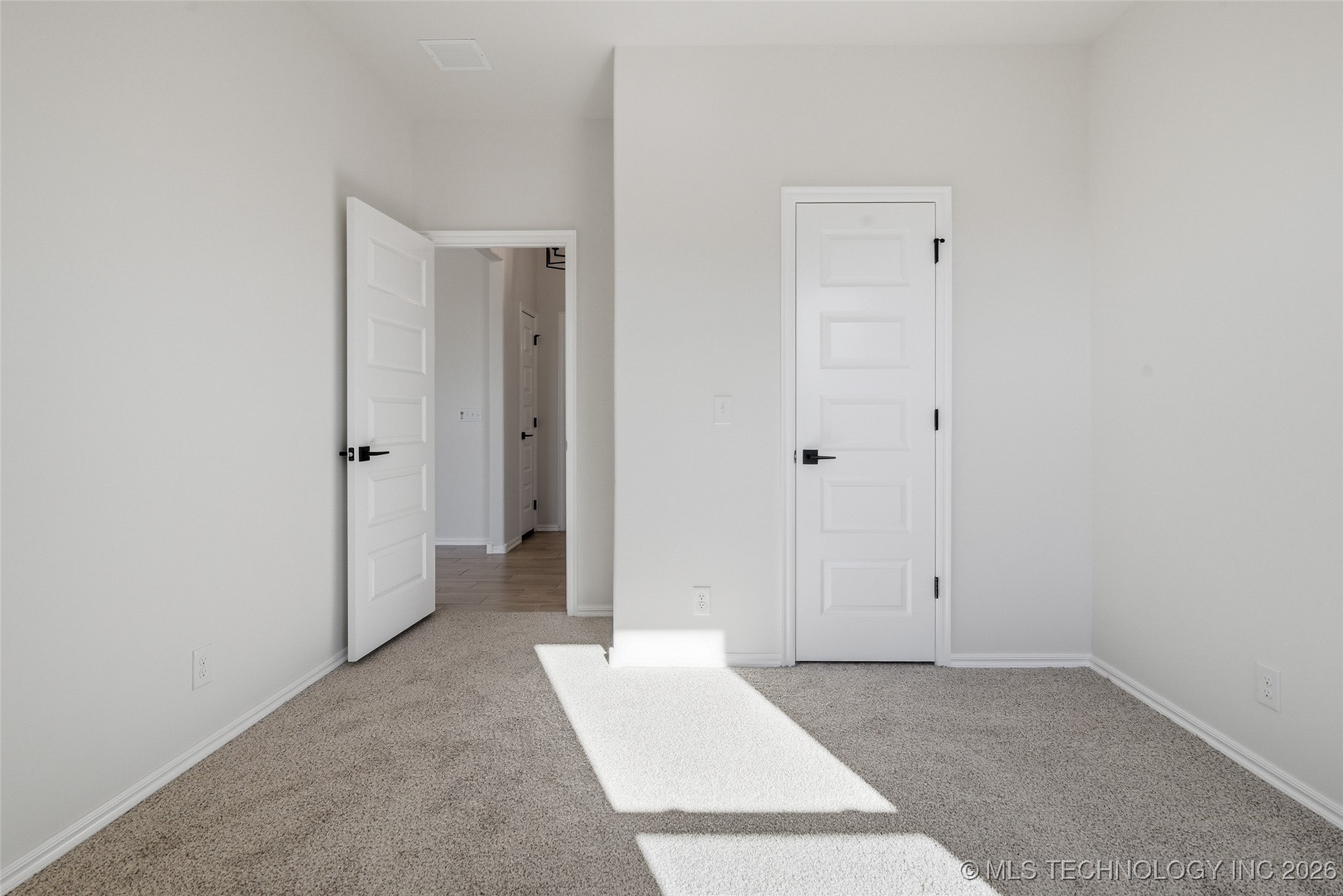 4904 N Walnut Avenue Property Photo 14