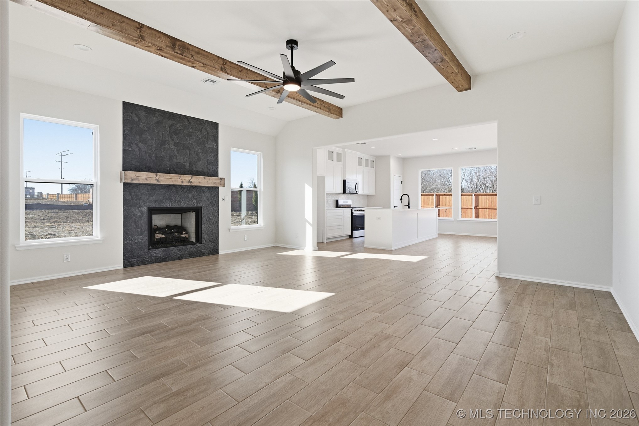 4904 N Walnut Avenue Property Photo 16