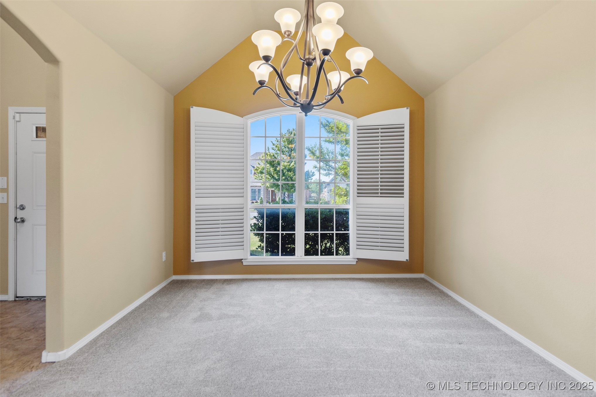 2000 W Vail Street Property Photo 9