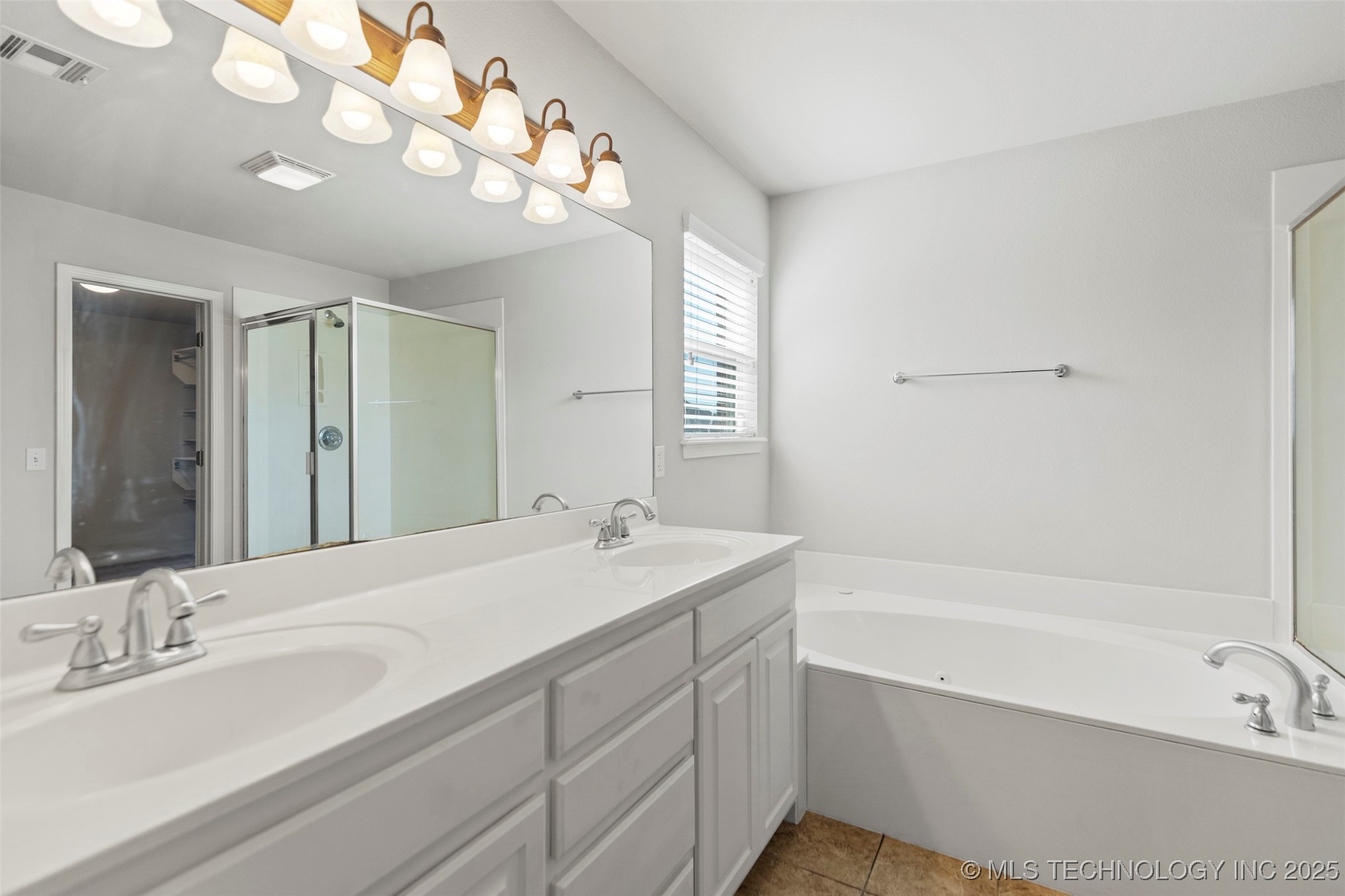 2000 W Vail Street Property Photo 13