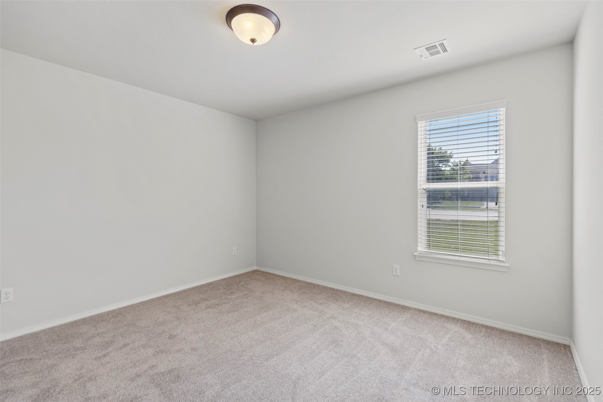 2000 W Vail Street Property Photo 15