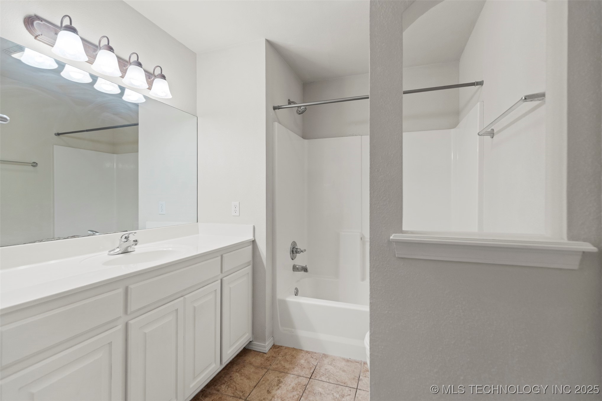 2000 W Vail Street Property Photo 16