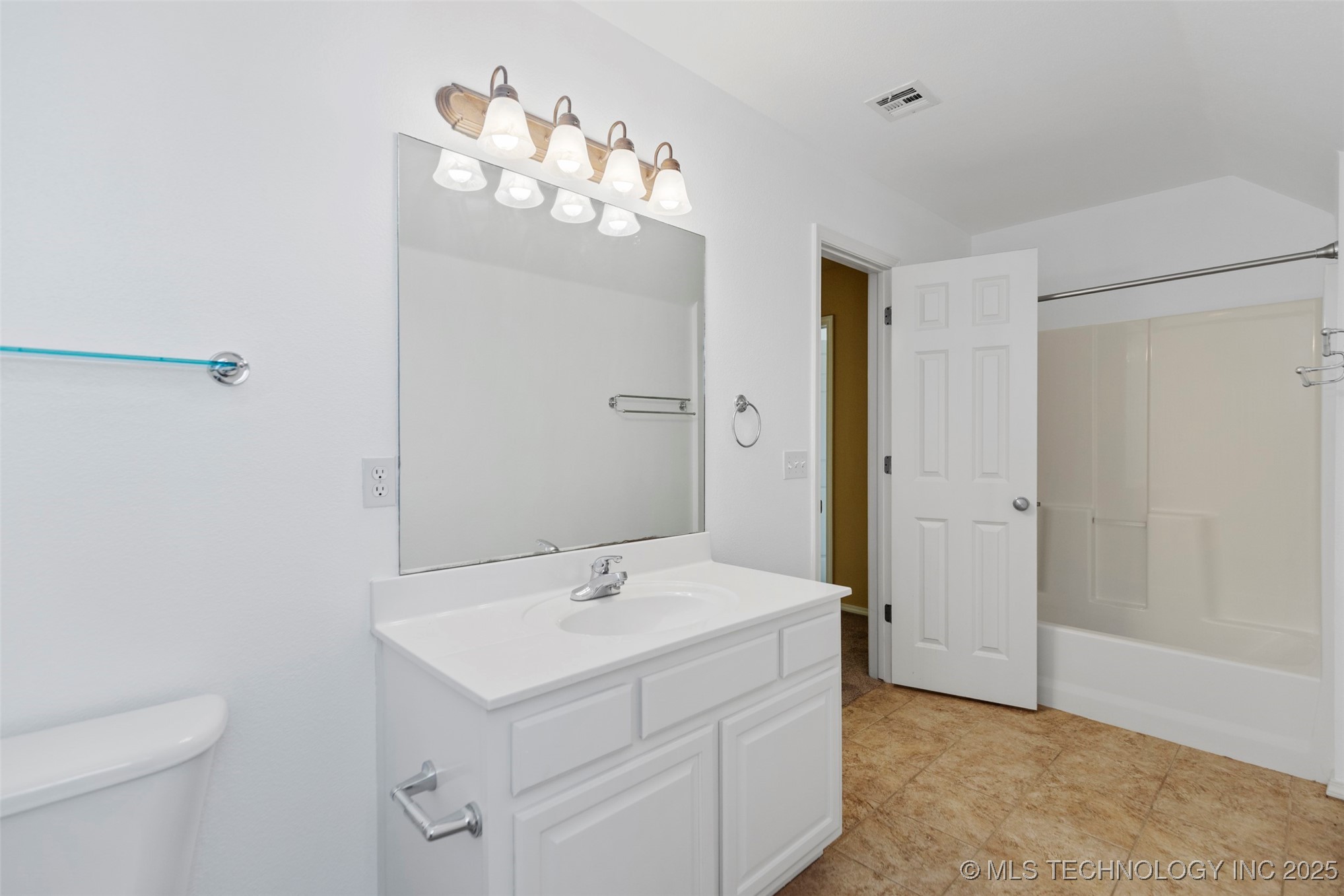 2000 W Vail Street Property Photo 20