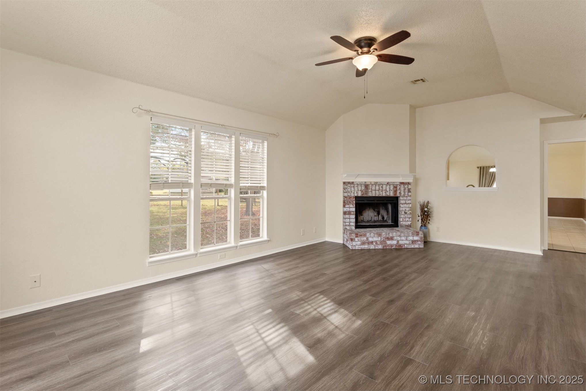 3908 S Walnut Avenue Property Photo 11