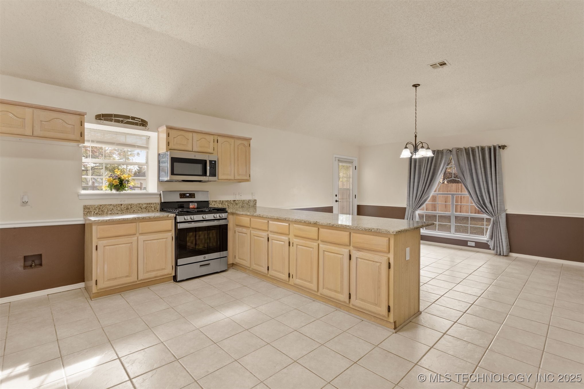 3908 S Walnut Avenue Property Photo 12