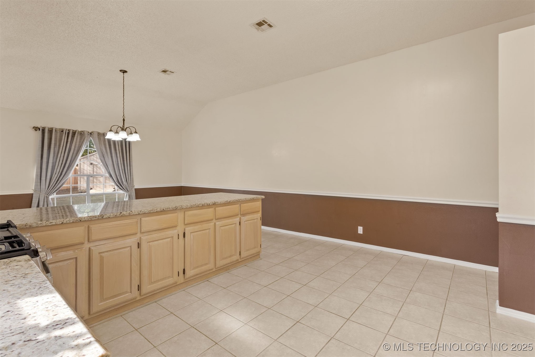 3908 S Walnut Avenue Property Photo 14