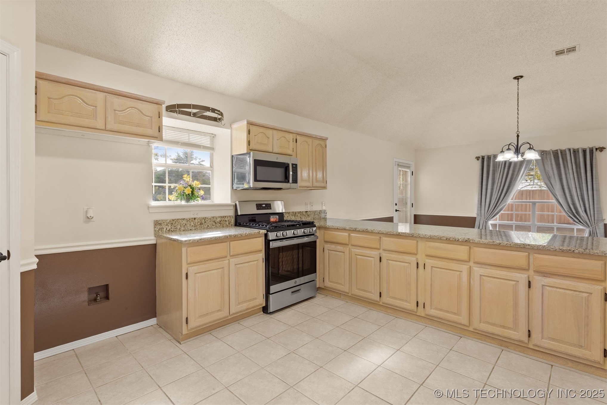 3908 S Walnut Avenue Property Photo 15