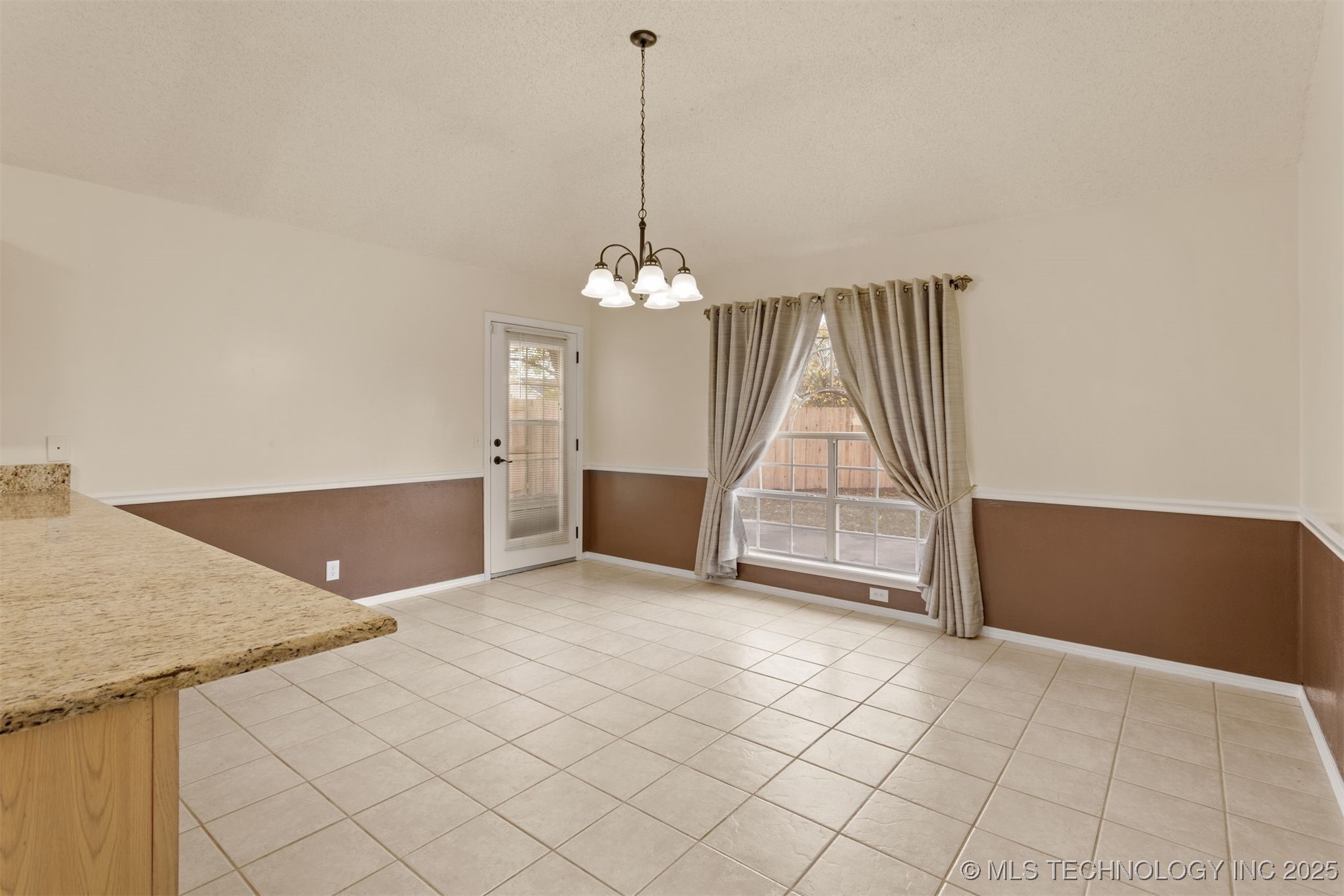 3908 S Walnut Avenue Property Photo 17