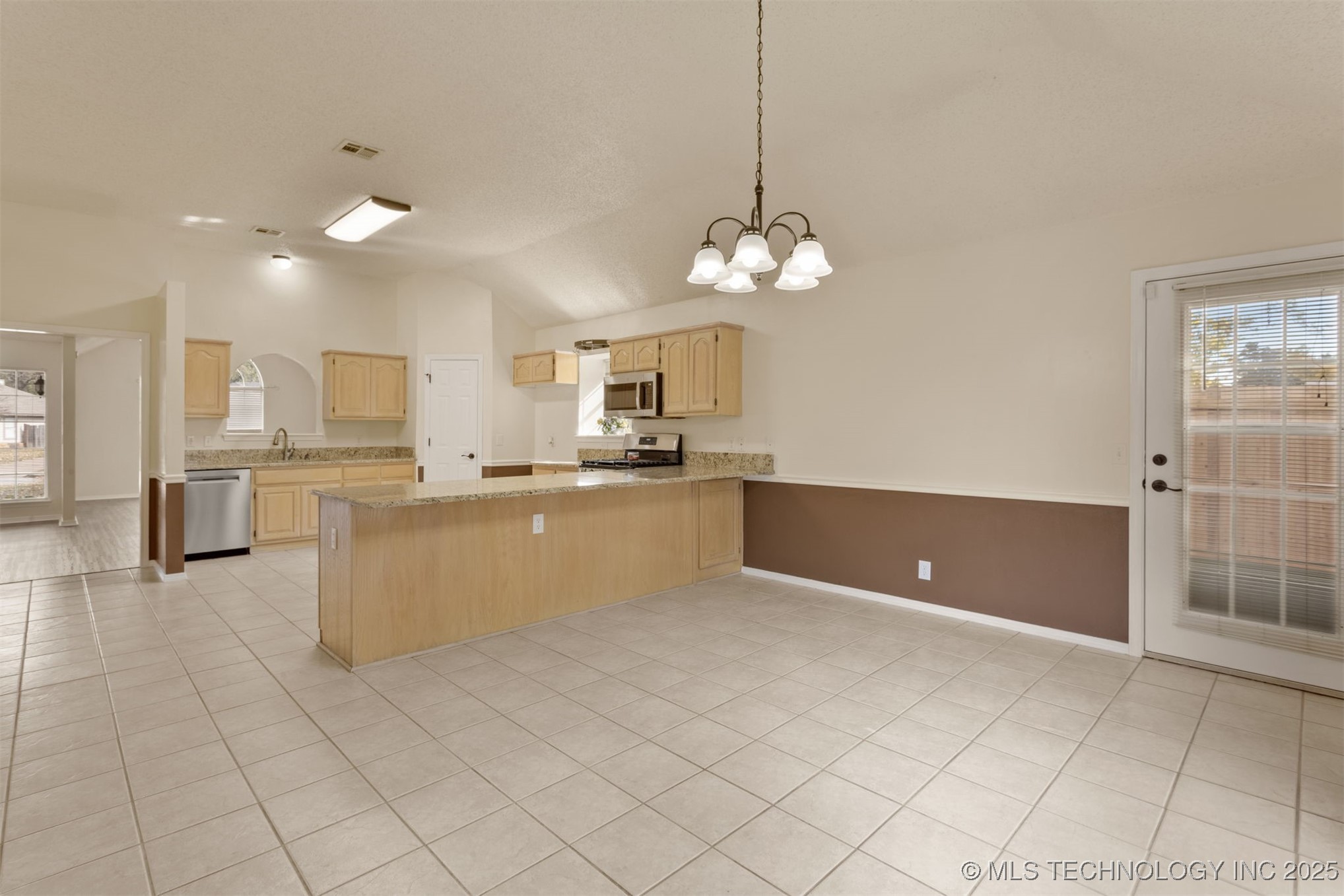 3908 S Walnut Avenue Property Photo 18