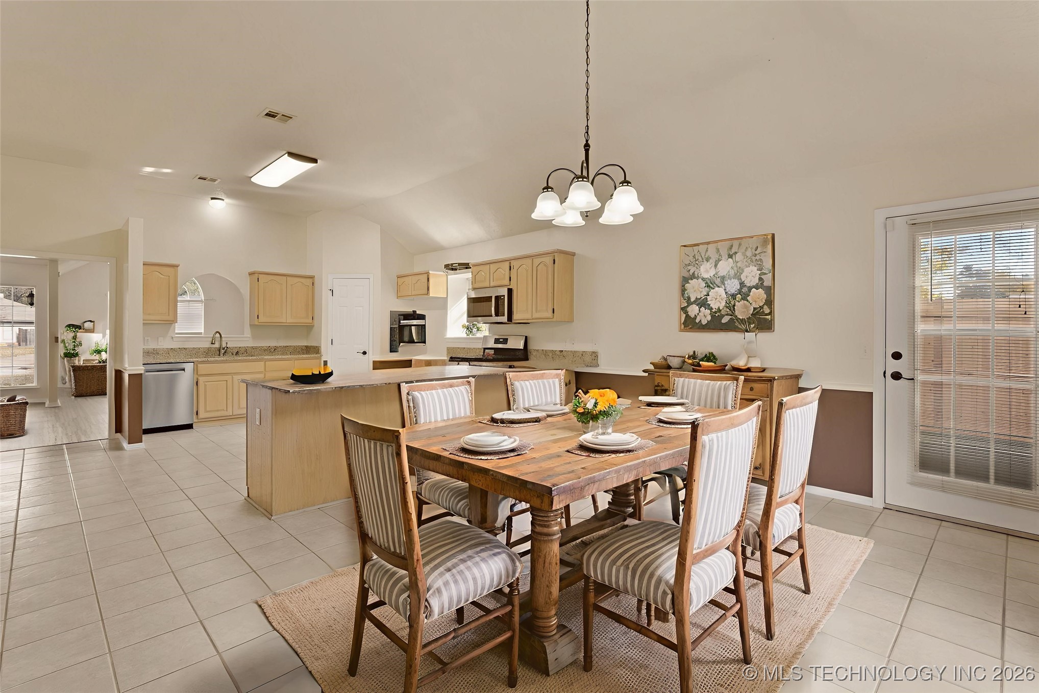 3908 S Walnut Avenue Property Photo 19