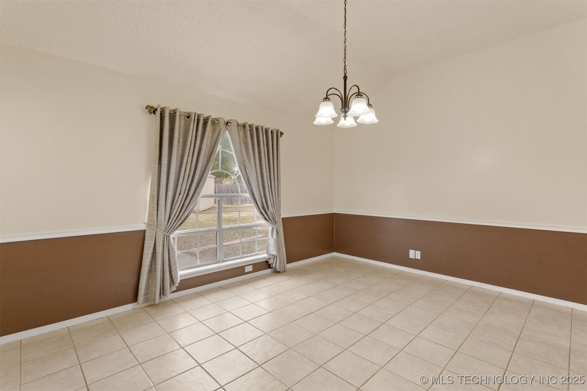 3908 S Walnut Avenue Property Photo 21