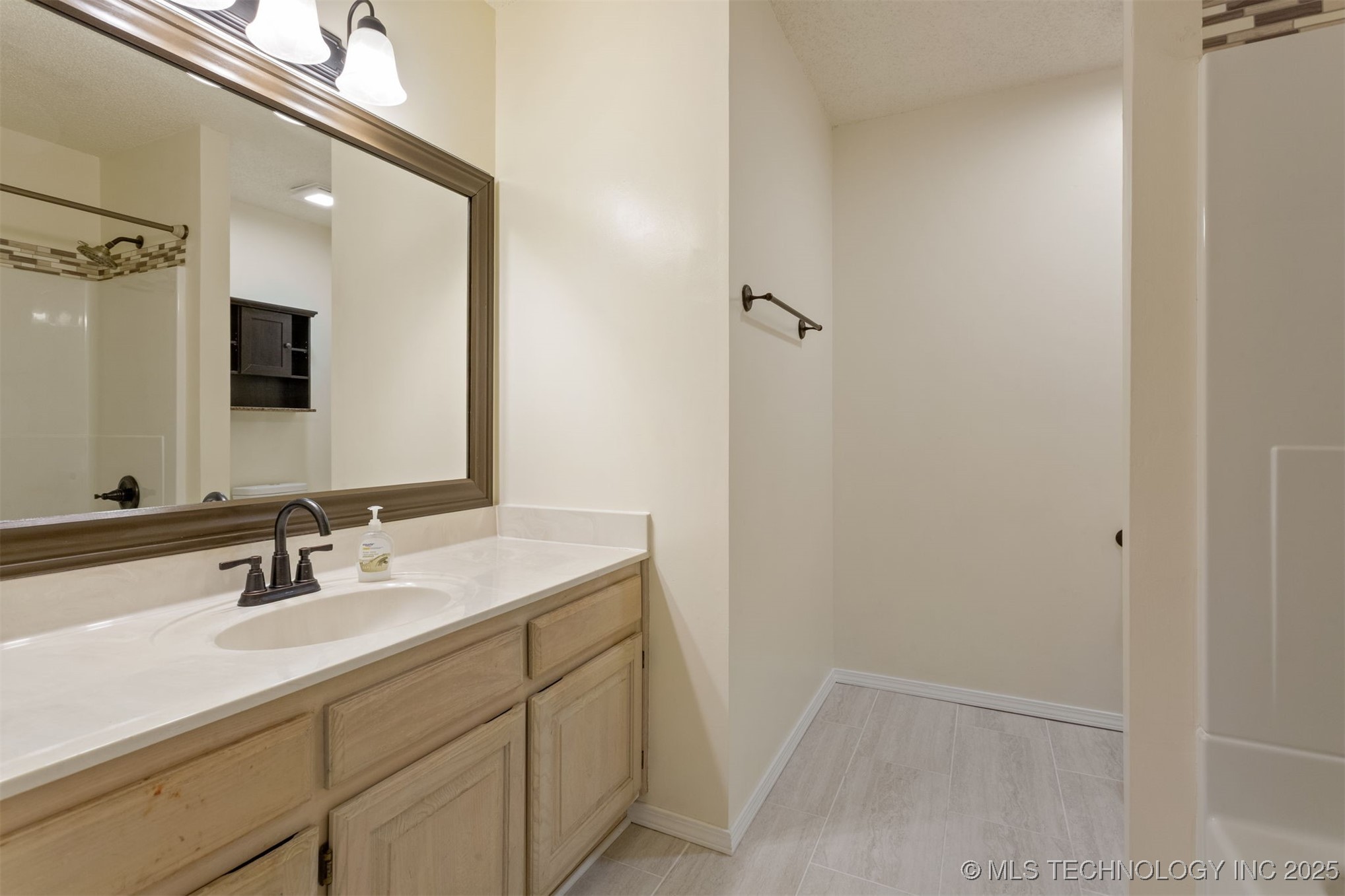 3908 S Walnut Avenue Property Photo 26